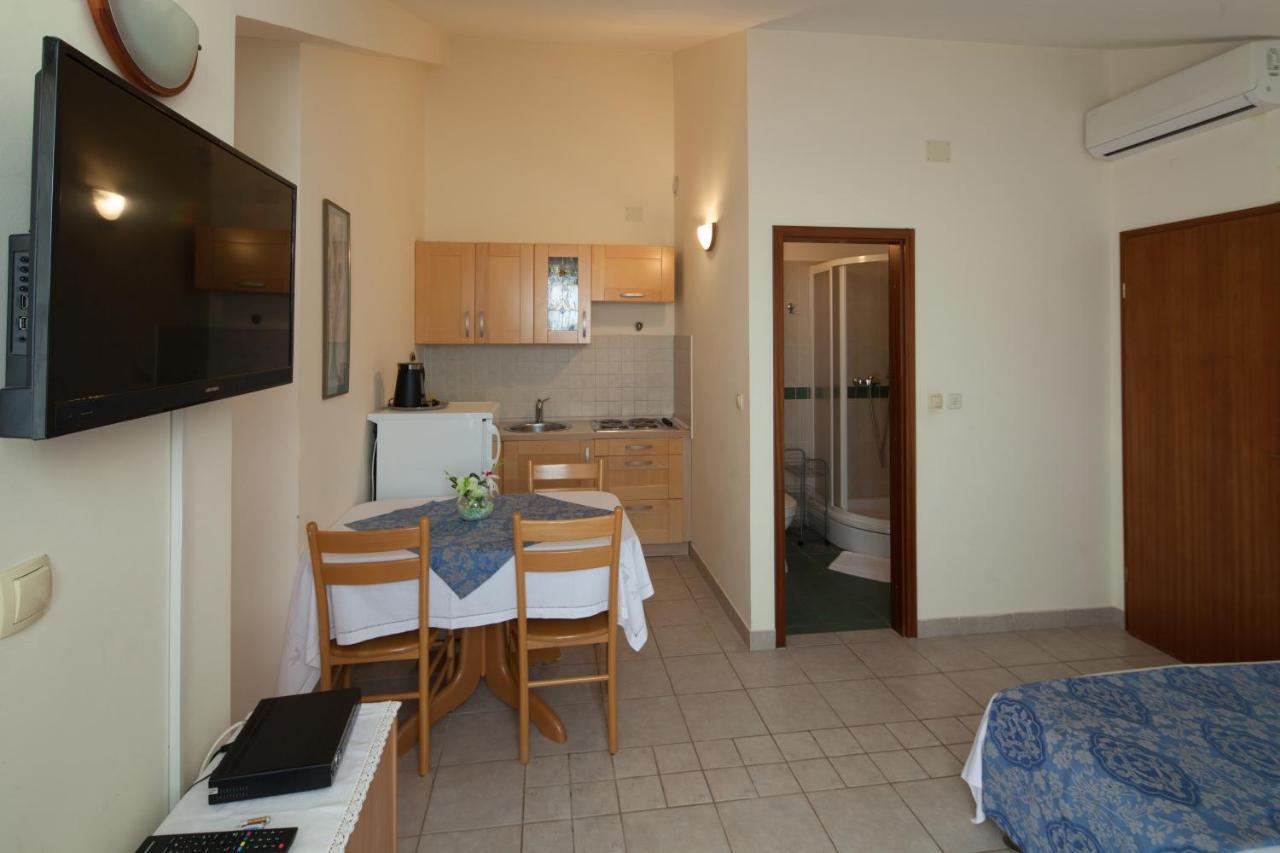 Apartments By The Sea Bilo, Primosten - 4191 Luaran gambar