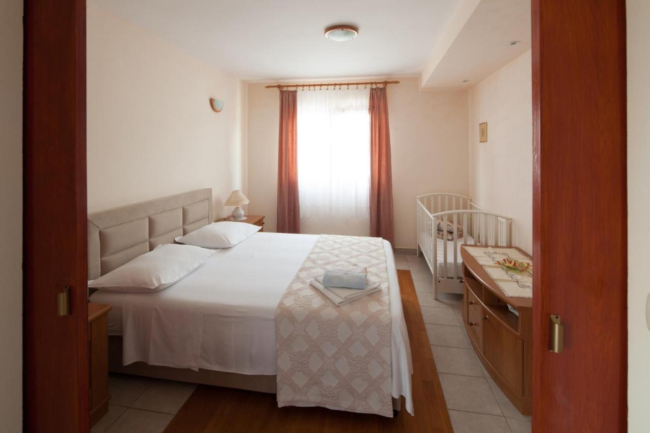 Apartments By The Sea Bilo, Primosten - 4191 Luaran gambar