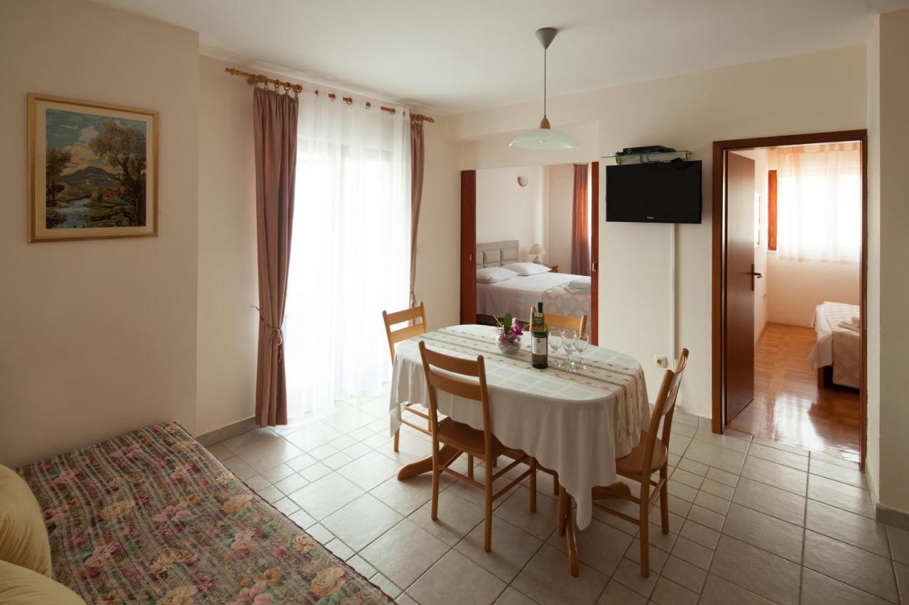 Apartments By The Sea Bilo, Primosten - 4191 Luaran gambar